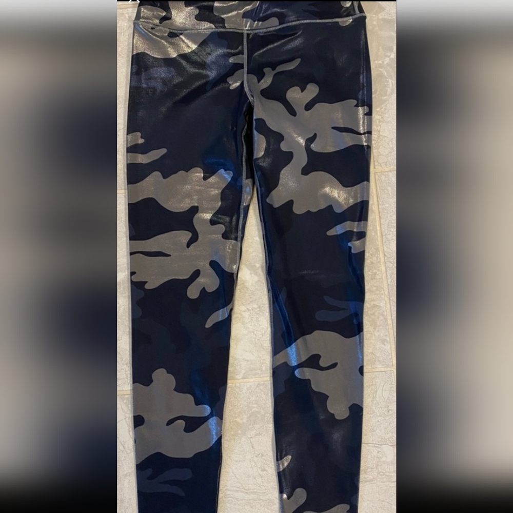 BLUE GREY CAMO 💙 LUXURY LEGGINGS NWOT - Picture 2 of 3